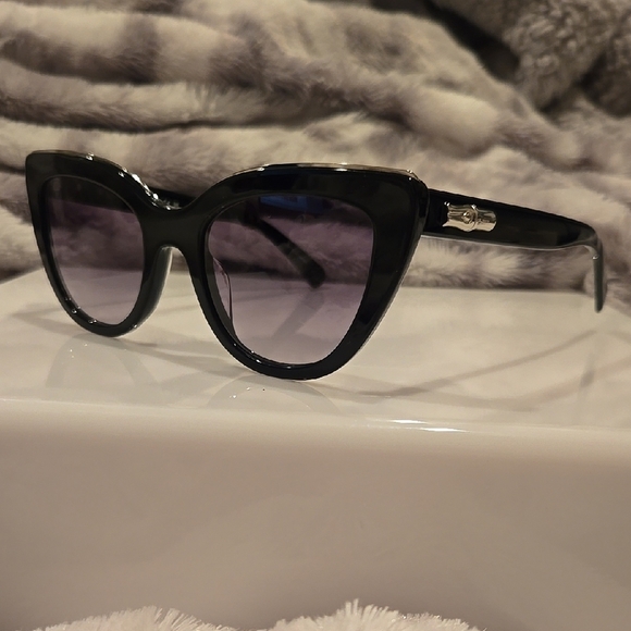 Longchamp Paris Black Cat-Eye Sunglasses with Gradient Lenses Brand New In Case - Picture 2 of 16